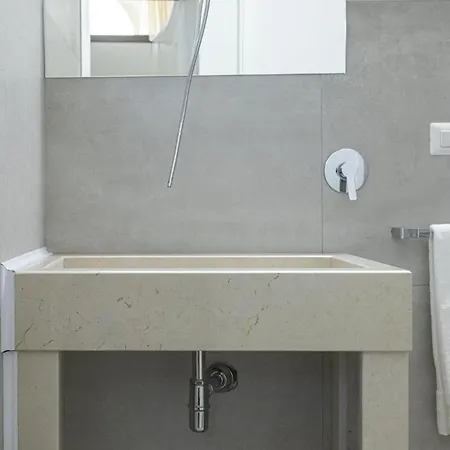 Lucente & ベッド・アンド・ブレックファスト 4*