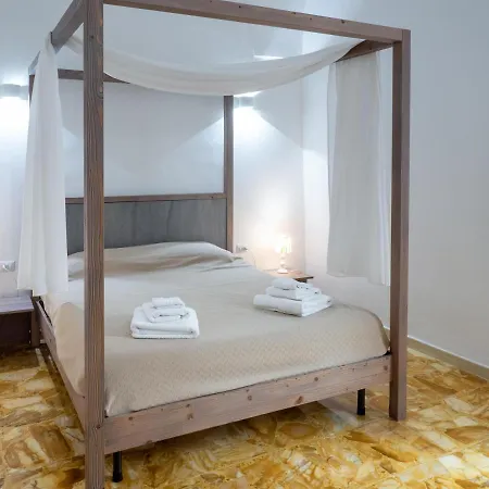 ベッド・アンド・ブレックファスト Lucente & 4*